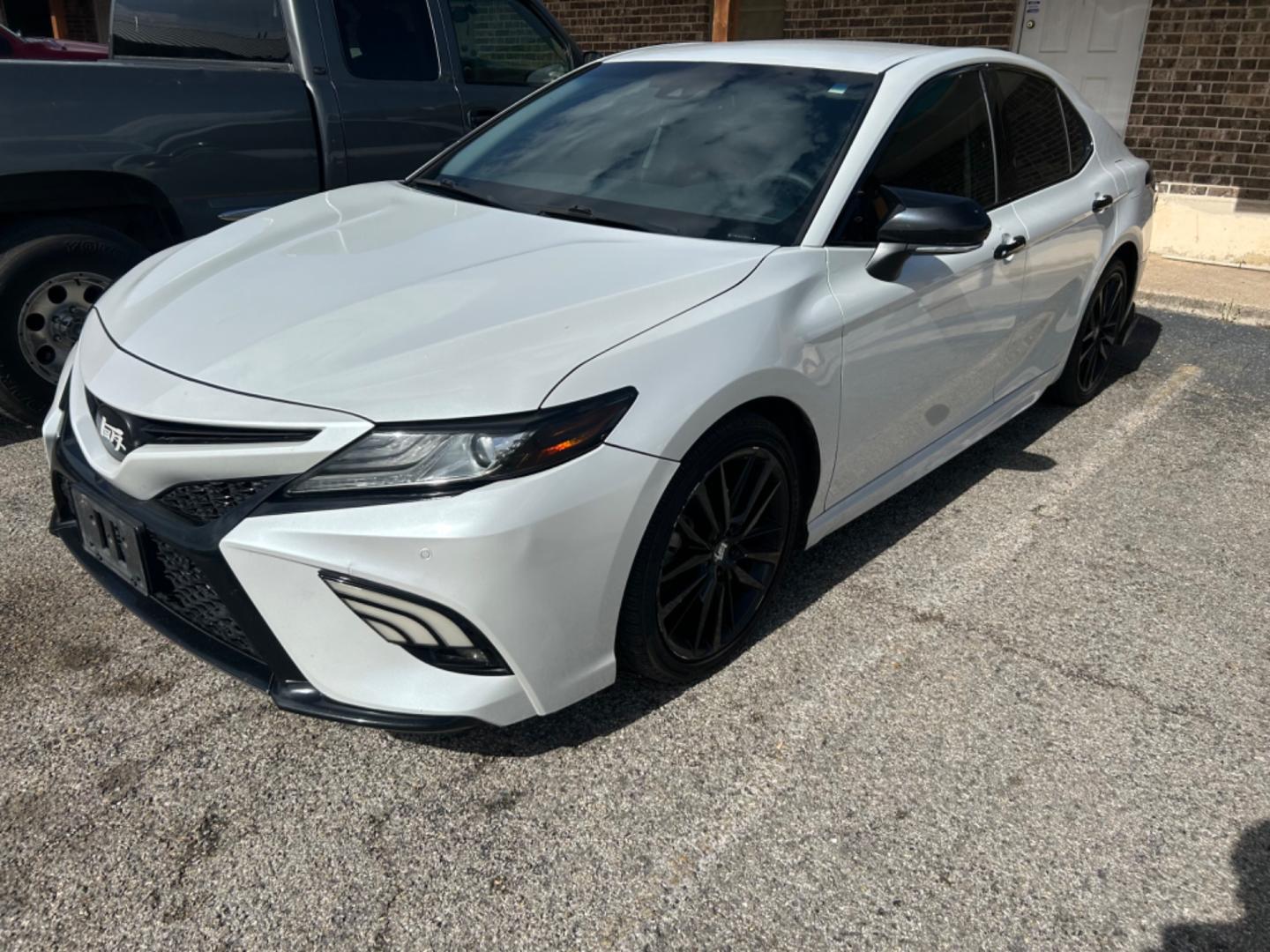 2018 White /Gray Toyota Camry XSE (4T1B61HK3JU) with an 2.5L L4 DOHC 16V engine, 8A transmission, located at 1687 Business 35 S, New Braunfels, TX, 78130, (830) 625-7159, 29.655487, -98.051491 - Photo#0